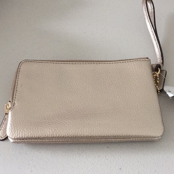 NWT Coach gold wristlet - Picture 3 of 5